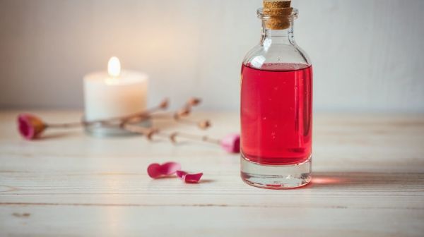 Les 7 avantages méconnus de l'huile essentielle de géranium rosat